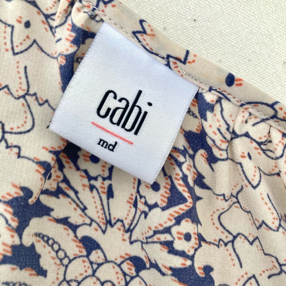 Cabi Stevie Flutter Sleeve Printed Blouse Size M - Picture 9 of 12